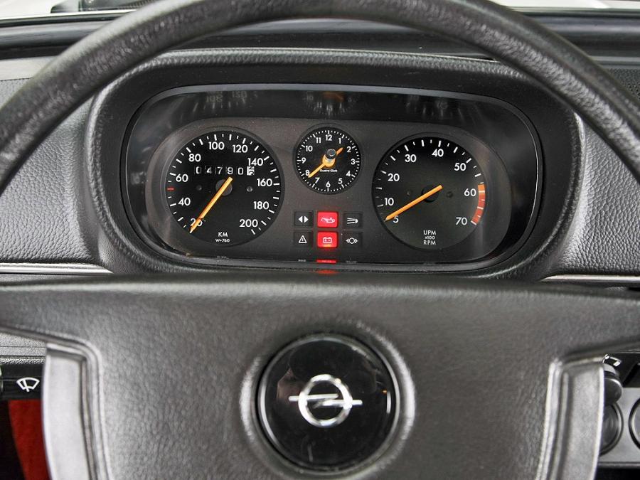 Панель приборов Opel Kadett Aero (C) 1977 года  (фото 10 из 12)
